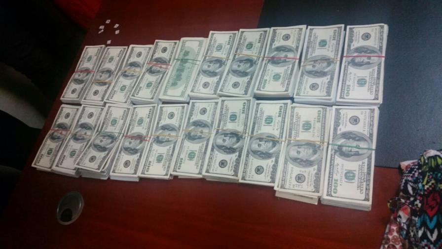 Atrapan venezolana viajaría a su país con más de 105 mil dólares