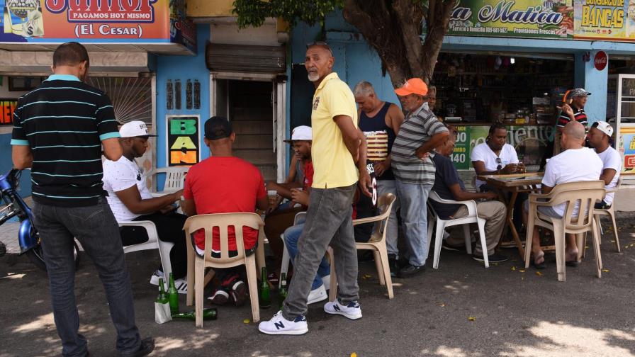 Dominicanos celebraron a  los padres su día con regalos