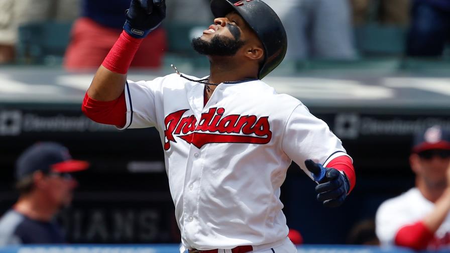 Ramírez y Santana sobresalen en ofensiva de los Indios ante W. Sox