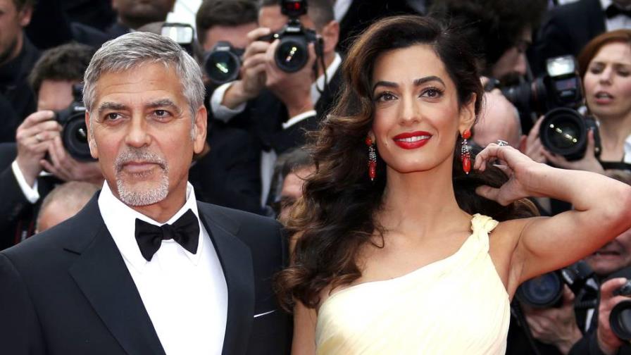 Clooney amenaza con tomar medidas por fotos de sus mellizos 