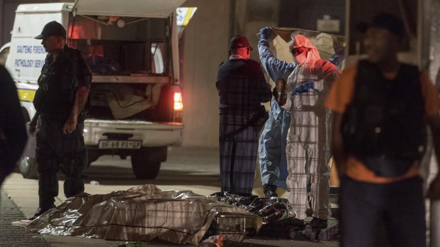 Mueren dos en estampida durante juego de fútbol en Sudáfrica 