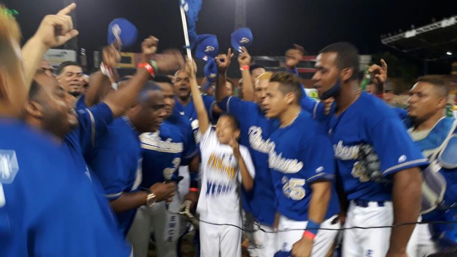 Los Patinboys derrotan a Guerrilleros, en el Clásico Arnulfo Gutiérrez de Softbol Molichata