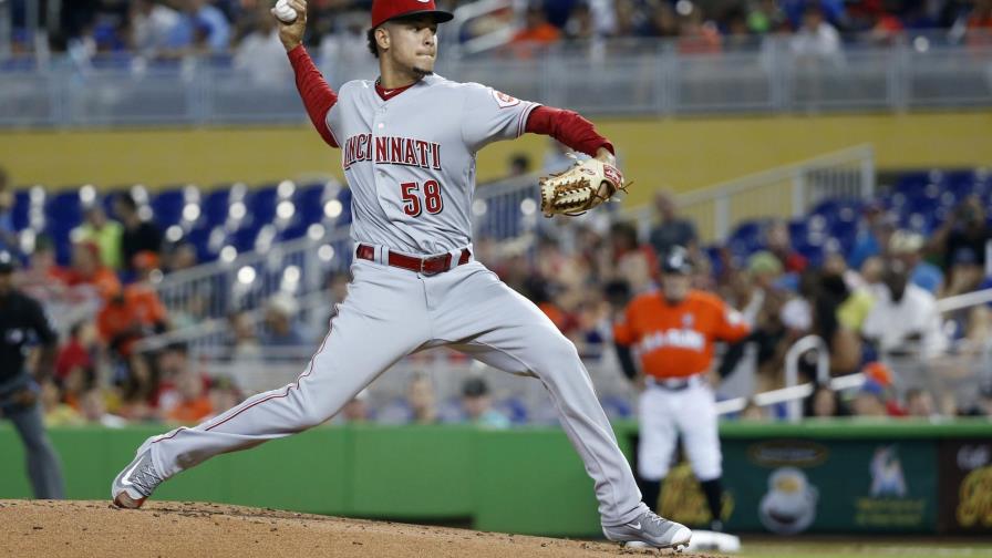 Novato Luis Castillo cumple en el box y saca de mala racha a los Rojos