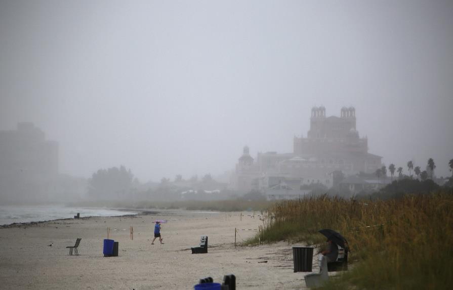 Fuertes lluvias y apagones en Florida deja la tormenta Emily  que se debilitó a depresión 