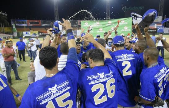 Los Patinboys revalidan título Clásico Arnulfo Gutiérrez de Sóftbol Molichata Los Patinboys revalidan título Clásico Arnulfo Gutiérrez de Sóftbol Molichata