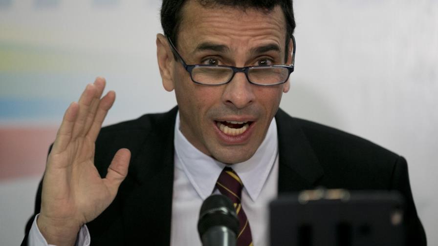 VIDEO: Capriles transmite su programa en vivo por Facebook 