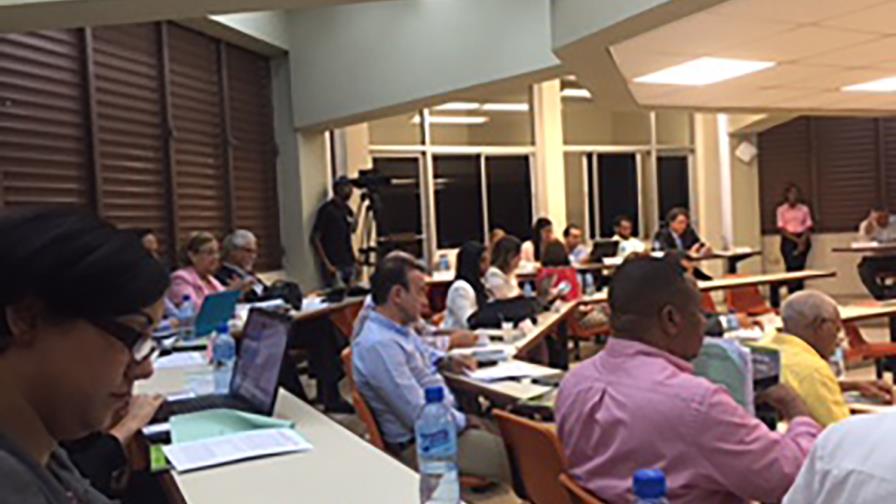 Sector abandona    la discusión del Pacto Eléctrico 