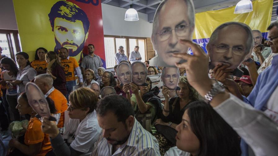 Opositores López y Ledezma vuelven a prisión, bajo condena internacional