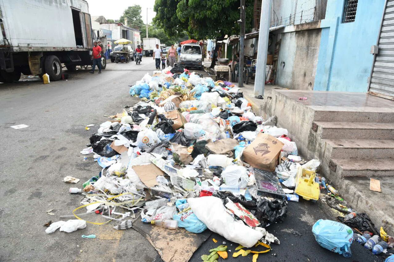 Gran acumulación de basura en las calles.