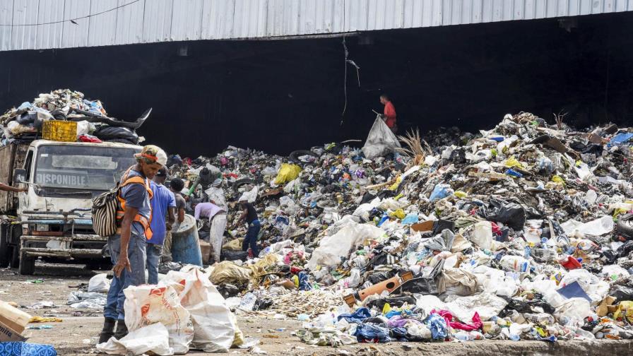 Retraso en Duquesa causa cúmulo de basura en el Distrito Nacional Retraso en Duquesa causa cúmulo de basura en el Distrito Nacional