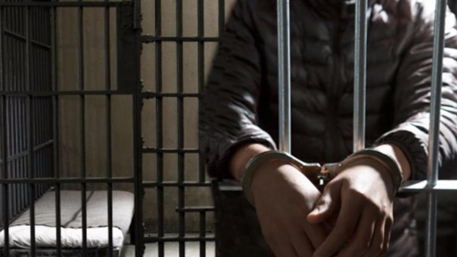 Supuesto ladrón entra a casa de Nueva Jersey, se desnuda, friega platos y usa el baño