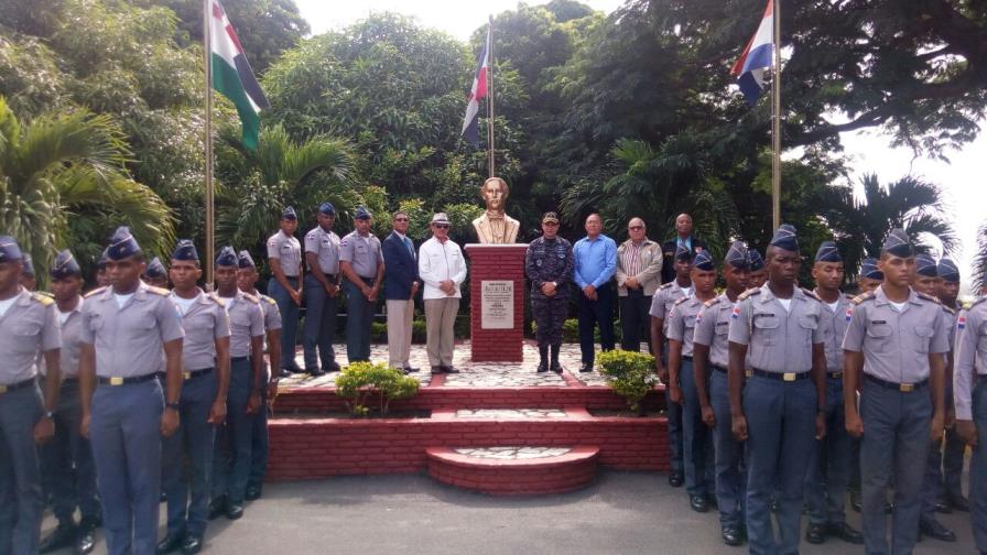 Cadetes  de la Policía Nacional visitan academia de Hatillo San Cristóbal