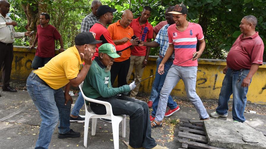 Peligroso hoyo en la avenida Padre Ignacio Ozmee en Cristo Rey