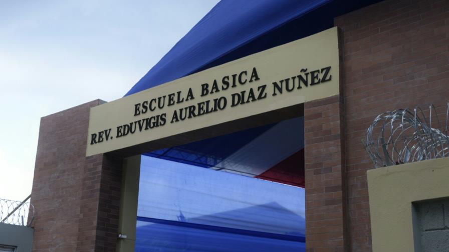 Presidente Danilo Medina entrega escuela primaria en Jaibón, Valverde