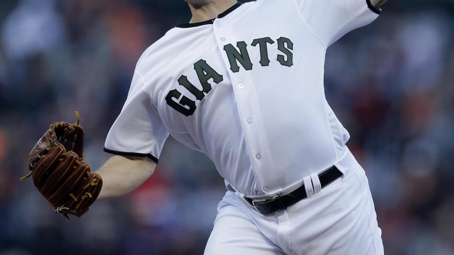 Ty Blach lanza y jonronea y Gigantes vencen 11-2 a Oakland Ty Blach lanza y jonronea y Gigantes vencen 11-2 a Oakland