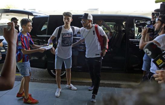 Muchos esperan para comprar la primera camiseta de Neymar con el PSG