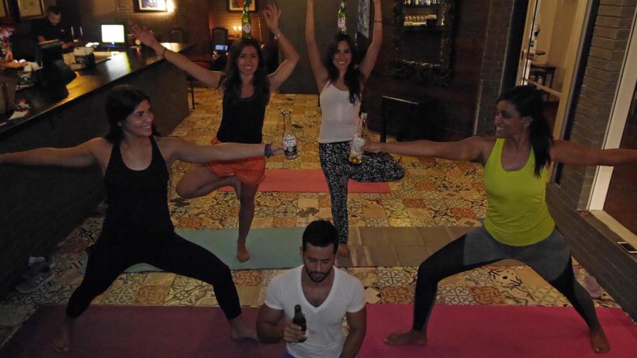 Cerveza + Namasté= Beer yoga