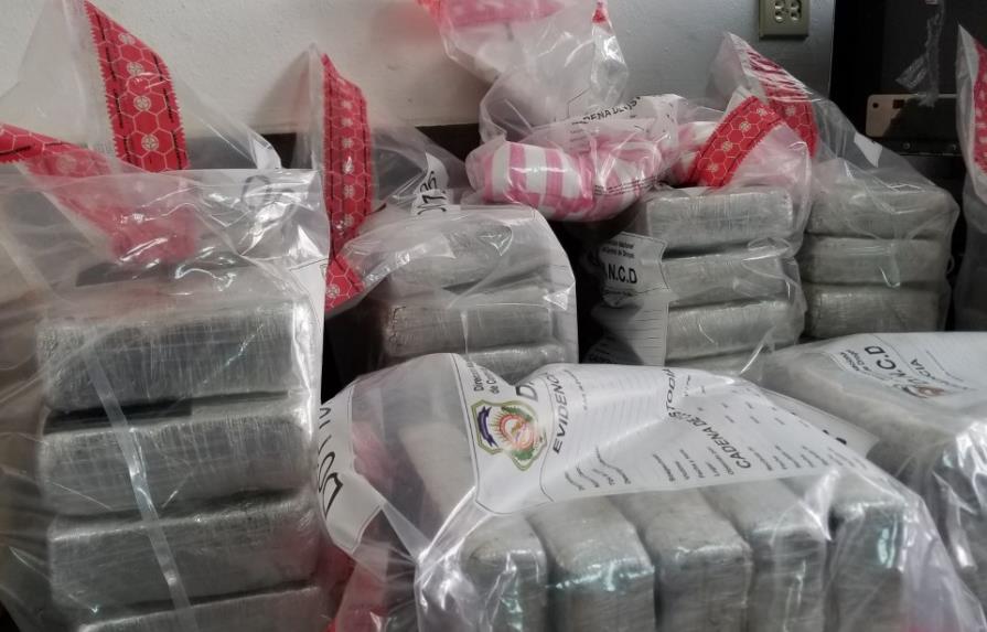 La DNCD decomisa 35.9 kilogramos de cocaína y armas en provincia Espaillat