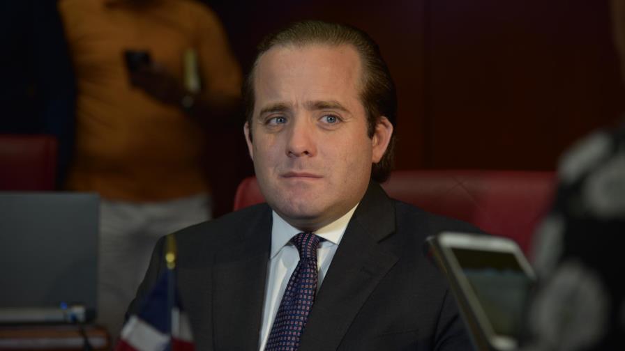 Senador Paliza sugiere prudencia ante proyecto que busca eliminar feriados largos 