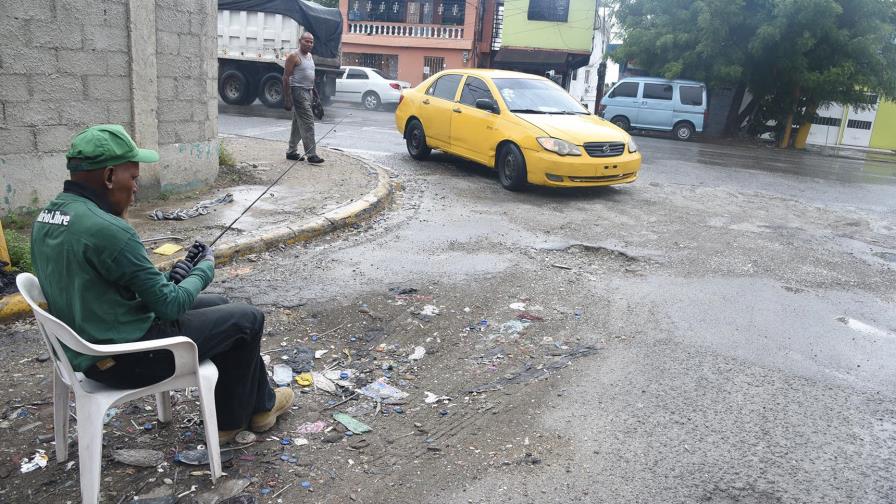 El tránsito de los vehículos pesados deteriora la calle 15 en Villa Olímpica