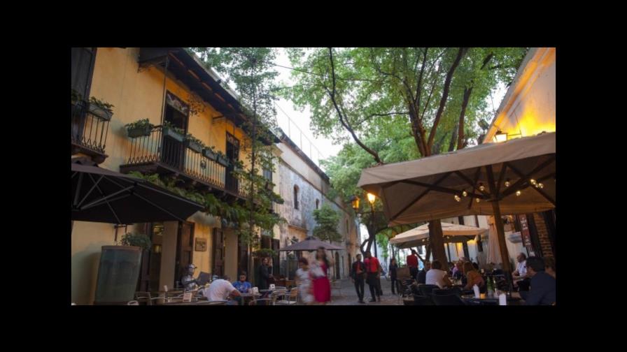 La propina se cobra por ley, pero no se cotiza en la seguridad social 