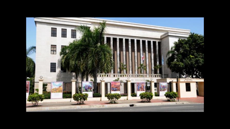 ADP extiende plazo al Minerd para resolver pago a más de seis mil maestros ADP extiende plazo al Minerd para resolver pago a más de seis mil maestros