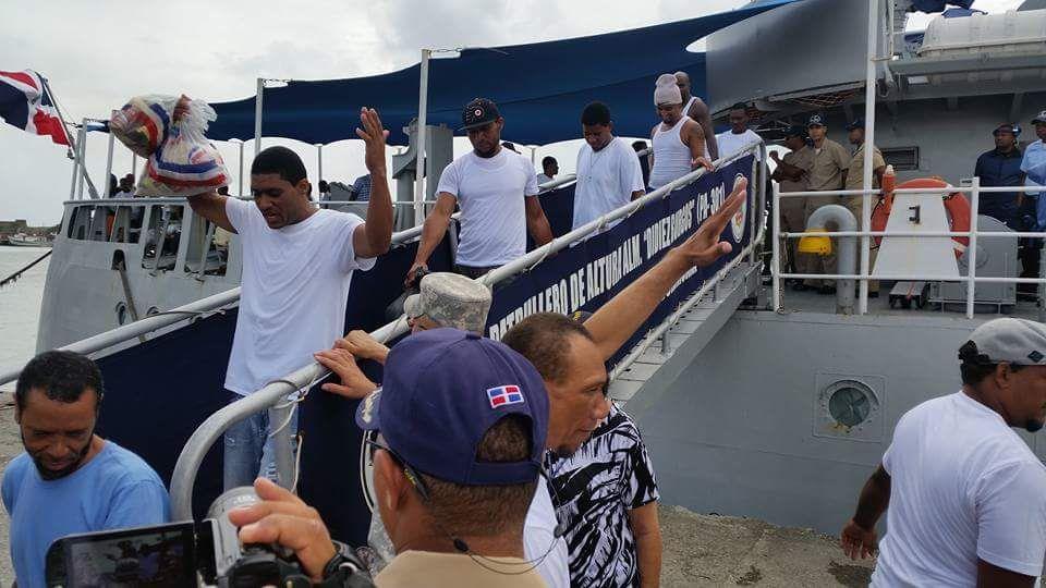 Retornan a República Dominicana 50 pescadores que estaban presos en Bahamas