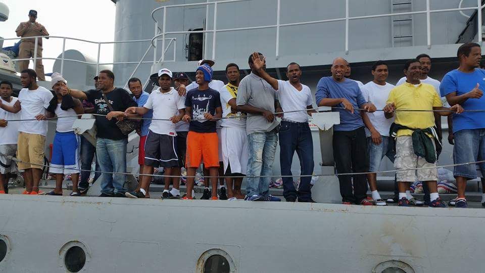 Pescadores a su llegada al país. 