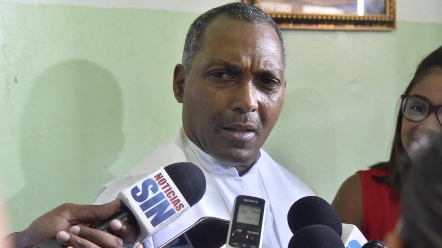 Sacerdote Carlos Piantini dice que su traslado a Puerto Rico es obra del Gobierno Sacerdote Carlos Piantini dice que su traslado a Puerto Rico es obra del Gobierno