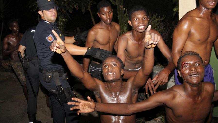 VÍDEO: Unos 200 inmigrantes logran entrar a la carrera a Ceuta, en España, desde Marruecos 