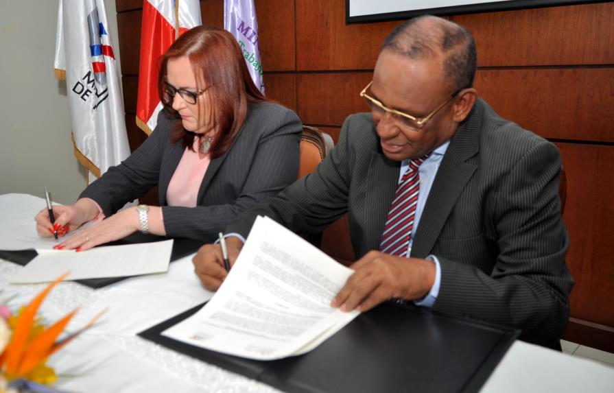 Ministerio de Trabajo y Ministerio de la Mujer firman acuerdo para garantizar derechos en mercado laboral 