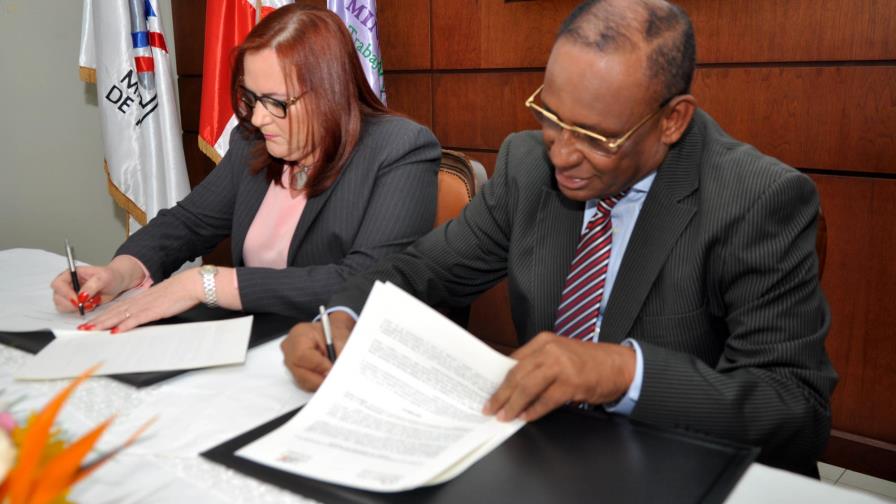Ministerio de Trabajo y Ministerio de la Mujer firman acuerdo para garantizar derechos en mercado laboral 