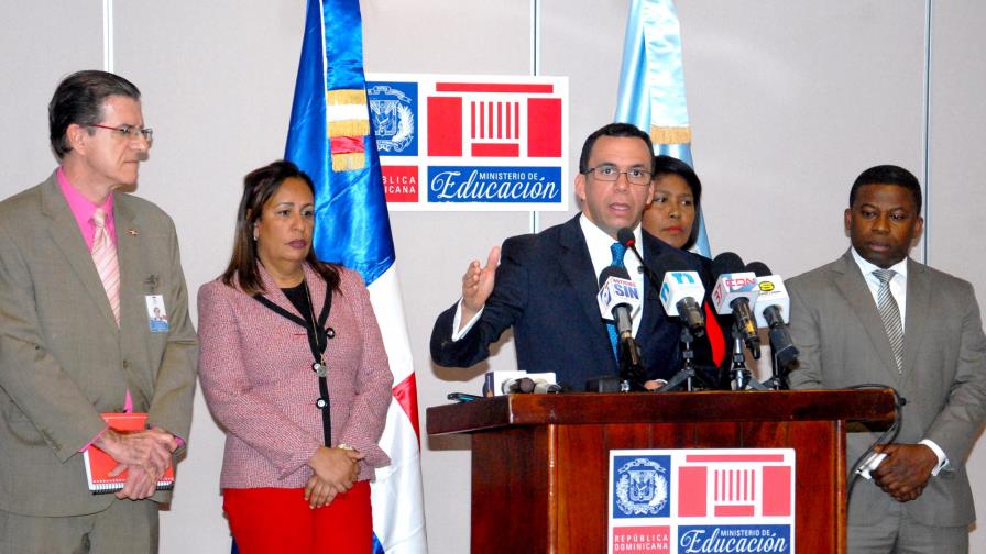 Minerd excluye casi 4 mil “maestros” que no trabajan