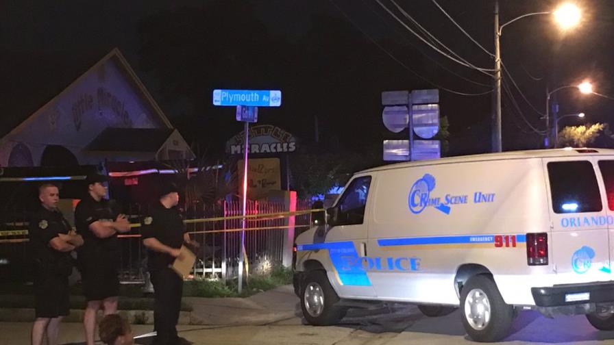 Muere un niño olvidado 11 horas en vehículo de transporte escolar en Orlando