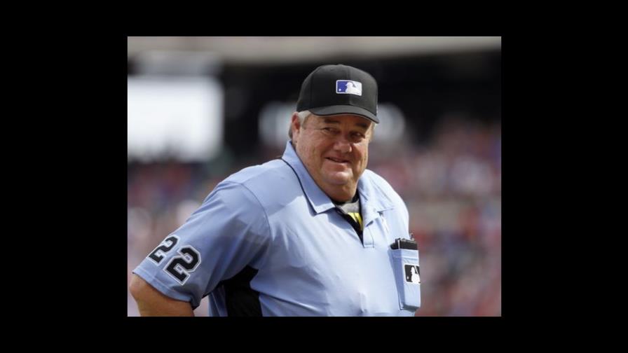 Un alegado comentario amigable sobre Beltré le salió costoso al árbitro Joe West Un alegado comentario amigable sobre Beltré le salió costoso al árbitro Joe West