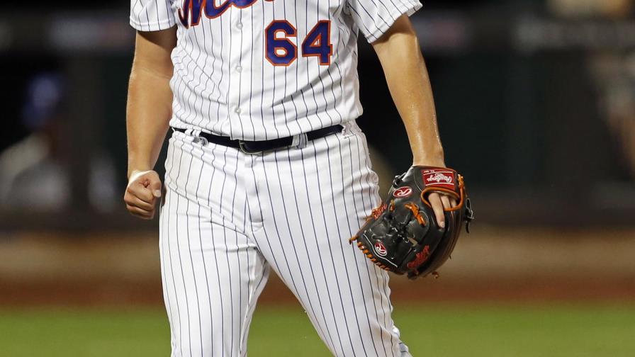 Flexen gana su primer juego en las Mayores ayudado por tres jonrones