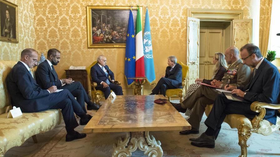 Italia propone campos de refugiados en Libia para contener la inmigración Italia propone campos de refugiados en Libia para contener la inmigración