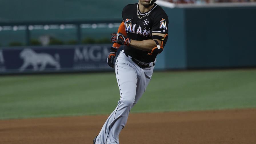 Stanton despacha su vuelacercas número 38 en victoria de los Marlins sobre Nacionales Stanton despacha su vuelacercas número 38 en victoria de los Marlins sobre Nacionales