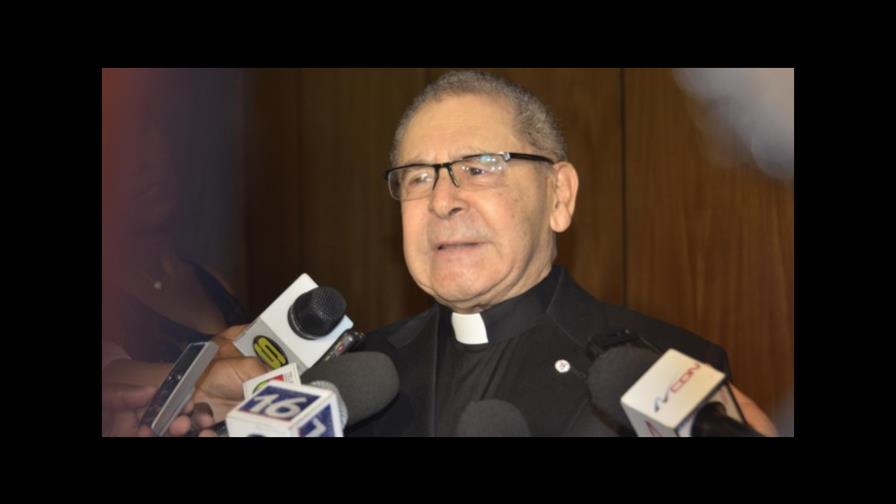 Operan a monseñor Agripino Núñez Collado