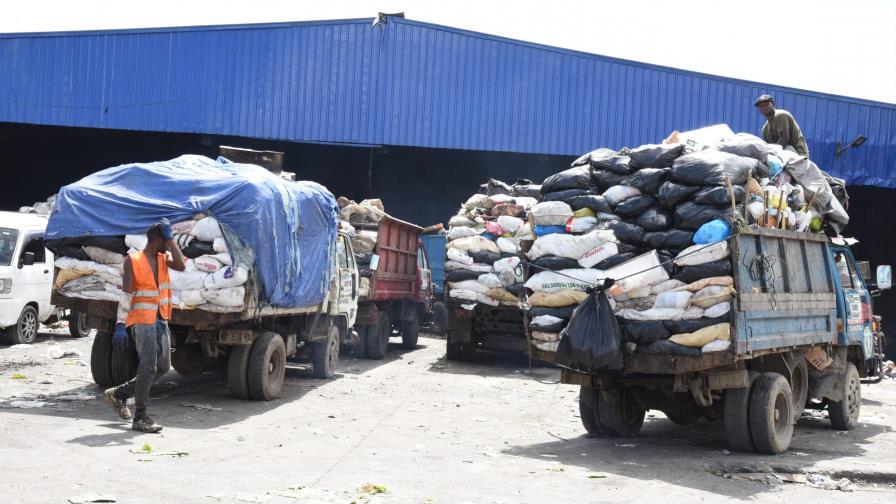 La basura se acumula en la estación de transferencia del Distrito Nacional La basura se acumula en la estación de transferencia del Distrito Nacional
