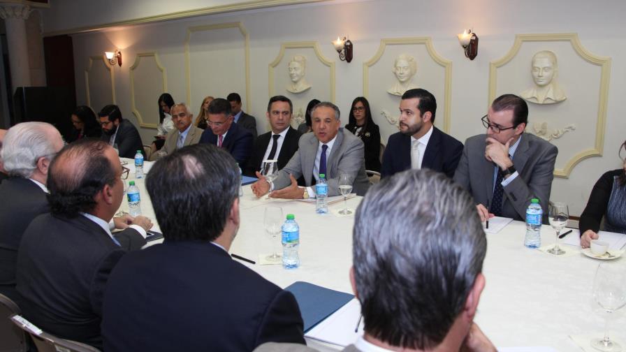 Gobierno y cúpula empresarial se reúnen de nuevo para tratar exportaciones hacia el Caribe