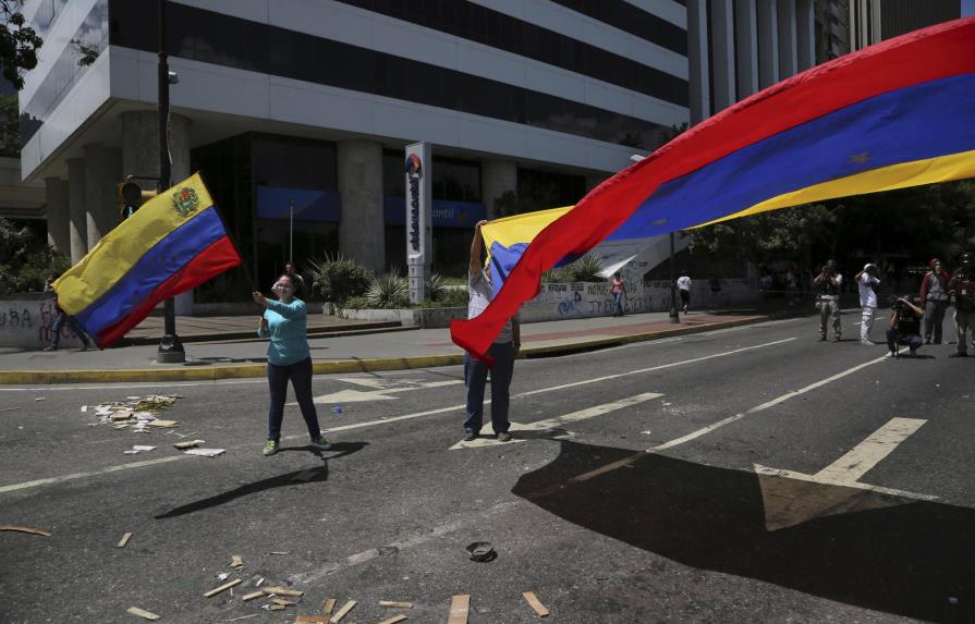 Oposición irá a elecciones en una Venezuela que ve en “dictadura”