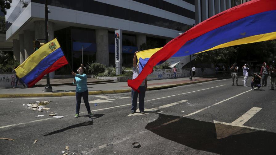 Oposición irá a elecciones en una Venezuela que ve en “dictadura”