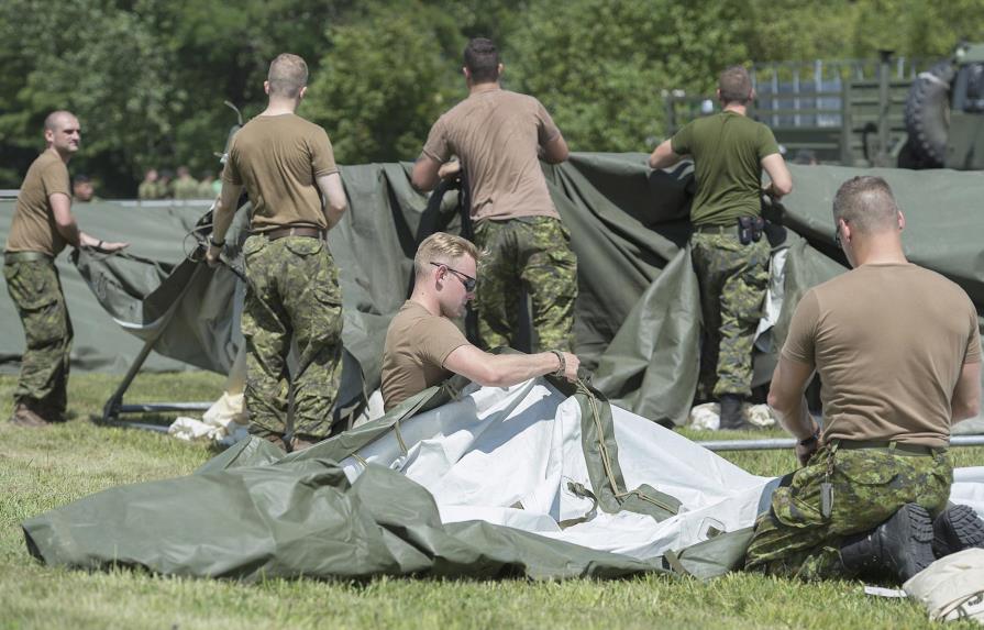 Soldados canadienses construyen campamento de refugiados en frontera con EE.UU.