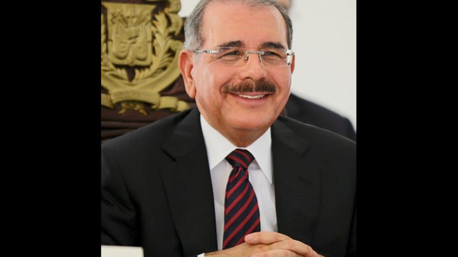 Danilo Medina entrega RD$174.5 millones a 30 organizaciones económicas Danilo Medina entrega RD$174.5 millones a 30 organizaciones económicas
