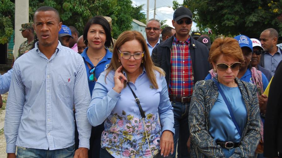 Plan Social asiste a 400 familias en comunidad de Dos Bocas Plan Social asiste a 400 familias en comunidad de Dos Bocas