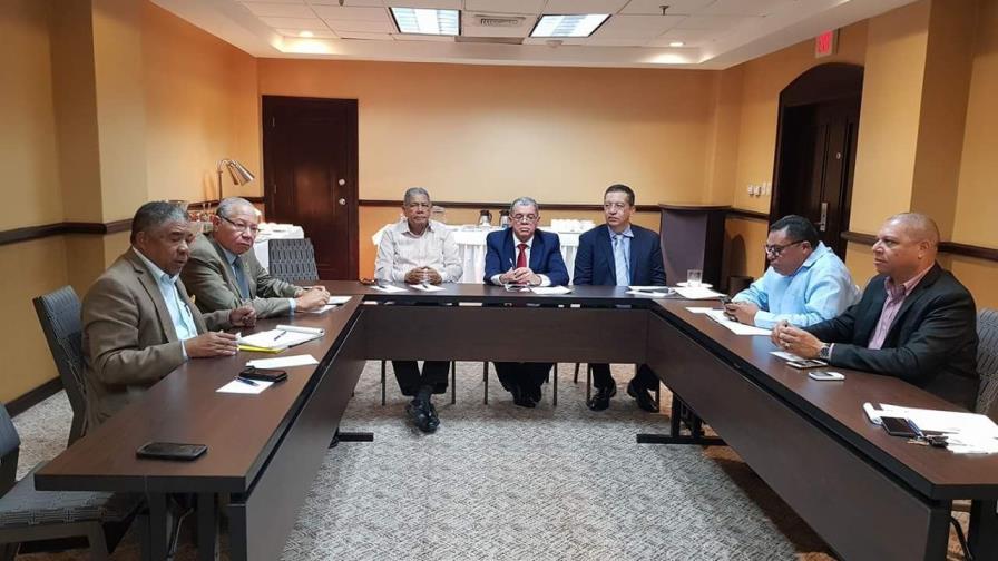 Los partidos acuerdan evitar problemas en las salas capitulares, pero el PRM no acepta la “regla de oro” Los partidos acuerdan evitar problemas en las salas capitulares, pero el PRM no acepta la “regla de oro”