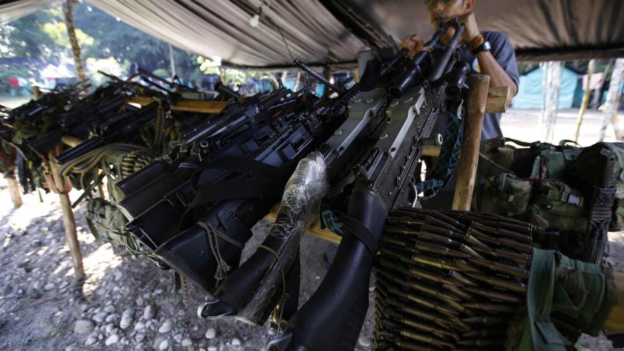 Más de mil ex miembros de FARC serán escoltas en Colombia