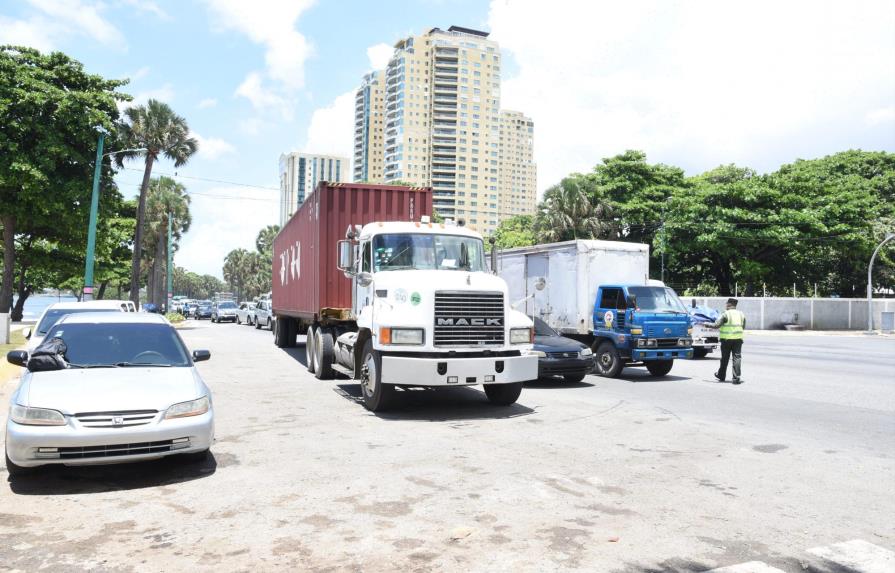 AIRD y otras organizaciones piden se revoque medida prohíbe circulación de vehículos pesados por el Malecón