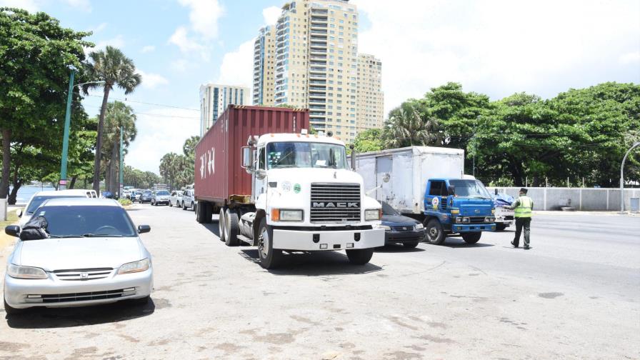 AIRD y otras organizaciones piden se revoque medida prohíbe circulación de vehículos pesados por el Malecón